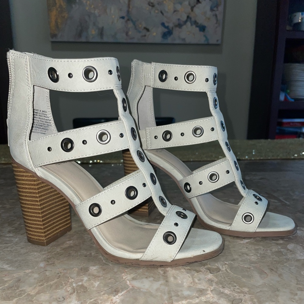 Simply Vera Wang gladiator block heels